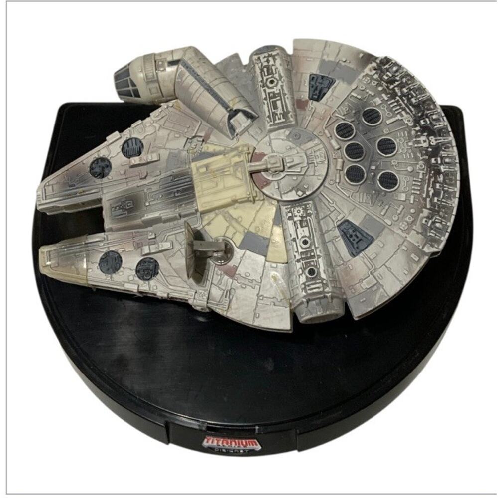 Star Wars Titanium Series Die cast Millennium Falcon